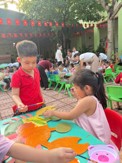 Hoạt động trải nghiệm ngoài trời của bé
